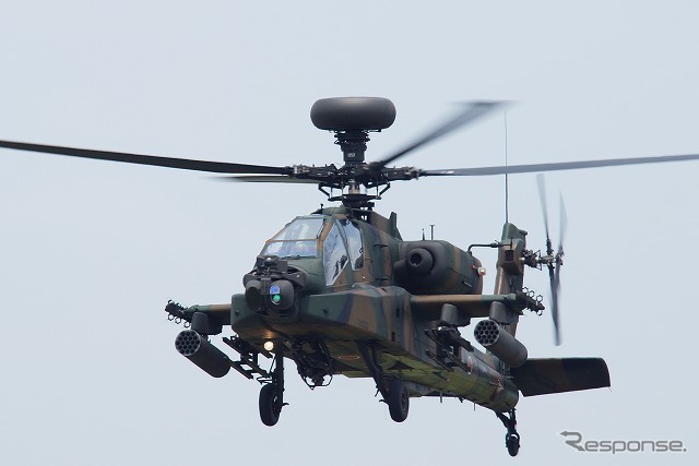 北宇都宮駐屯地では初の展示飛行を行った対戦車ヘリコプター「AH-64D アパッチ」、霞ヶ浦校に所属する機体。