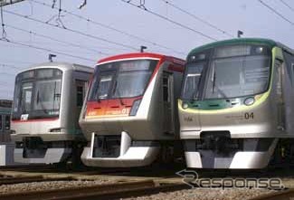 「クールビズトレイン」として運行される5000系（左）と6000系（中央）、7000系（右）。空調設定温度を通常より1度高い27度に変更する。