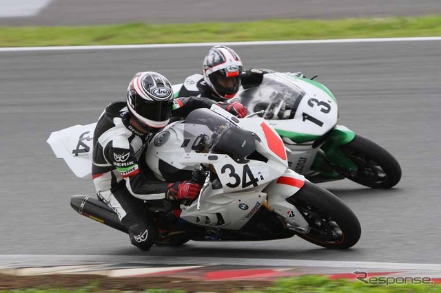 アマチュアライダーによるバイクレース“2013 MCFAJクラブマンロードレース”