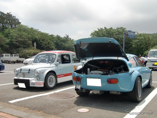 アバルト・1000TCR(左)とアバルトシムカ2000(右)
