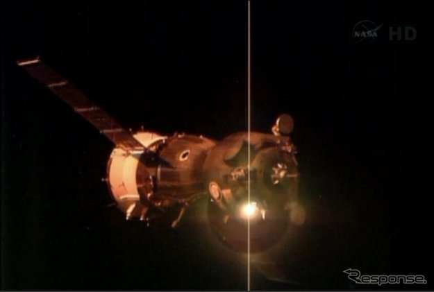 ISSにドッキングすべく接近中のソユーズTMA-09M宇宙船(35S)。