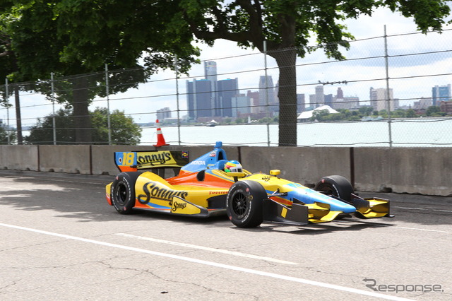 レース1を制したコンウェイ。写真:IndyCar