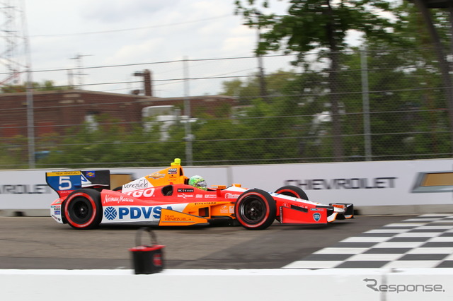予選2位、繰り上がりポールから発進したE.J.ヴィソだったが、17位に終わった。写真：IndyCar