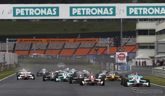 スーパーフォーミュラ第2戦オートポリスのスタートシーン。写真:HONDA