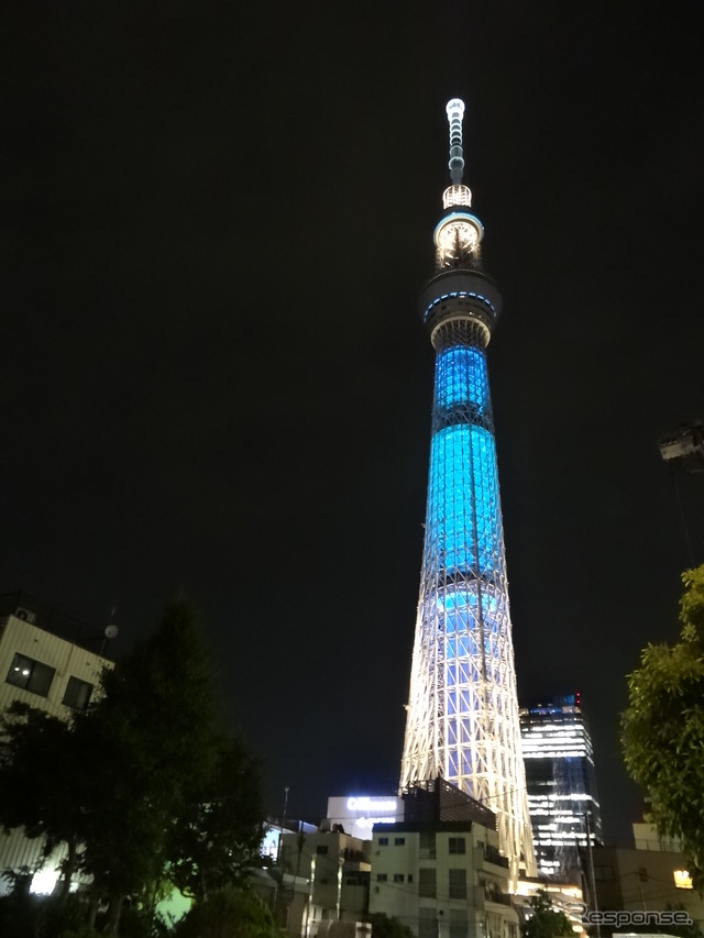 地デジの電波を送出するようになった東京スカイツリー(6/2撮影)