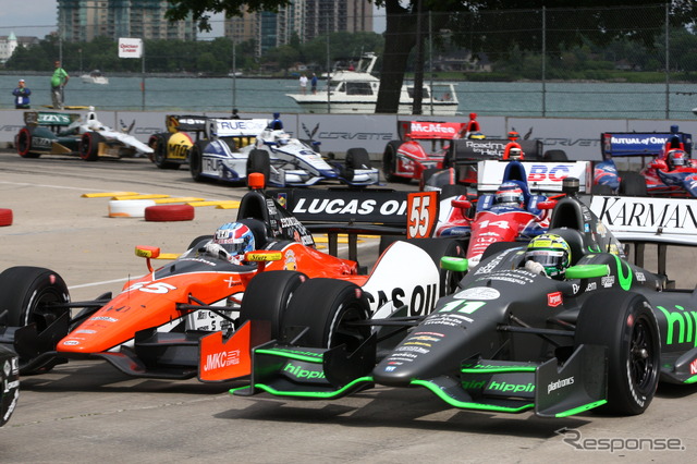 インディ500制覇を果たしたトニー・カナーン(車番11)。ベル・アイルでのレース2の結果は12位。写真:IndyCar