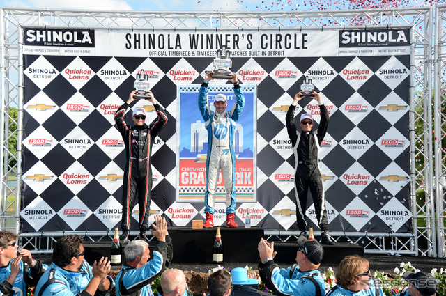 レース2の表彰式。ホンダ勢が上位を独占した。写真:IndyCar