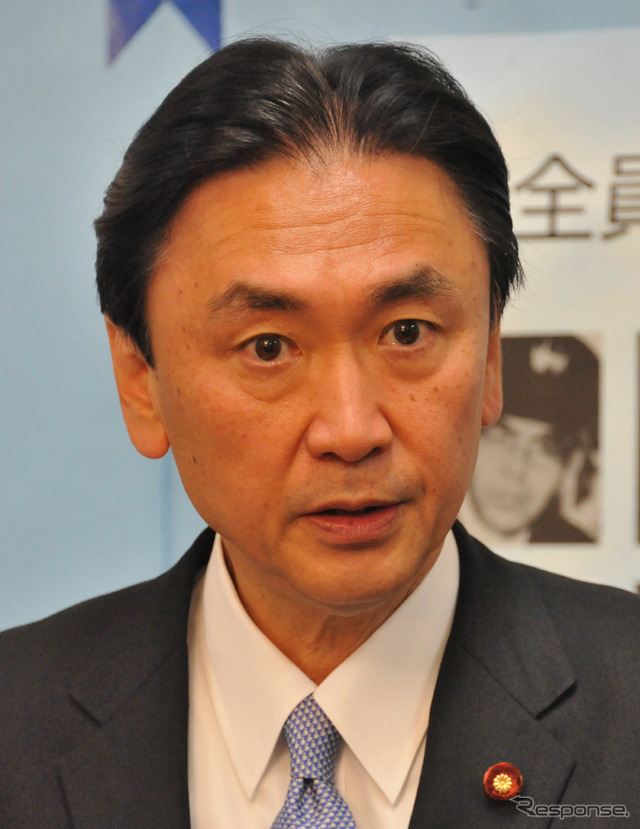 納得できる取締りに変えていこうとする古屋圭司国家公安委員長（7日・内閣府）