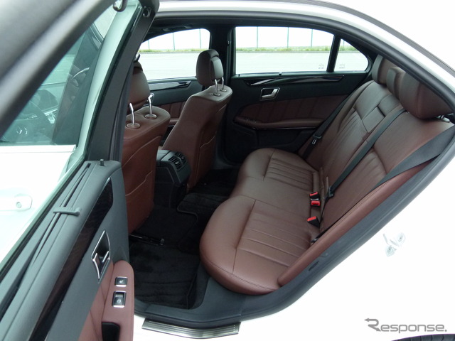 メルセデス・ベンツ E400 HYBRID AVANGARDE