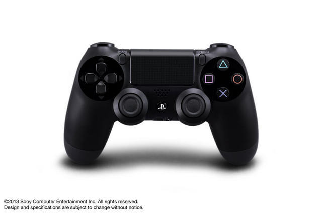 DUALSHOCK 4。従来のデザインを継承し、タッチセンサーやSHAREボタンなどを追加