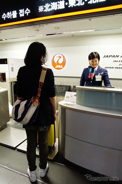 機内持ち込みができる手荷物サイズが厳密に定められたため、預ける人は増えているという。
