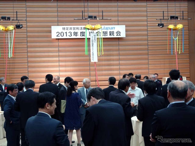 関係者400名以上が参加した懇親会