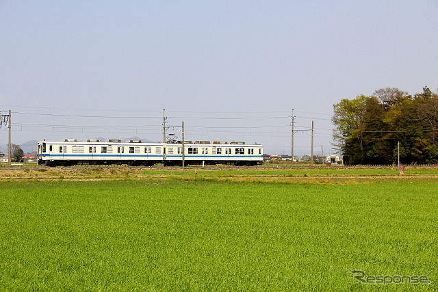 東武小泉線　8000系