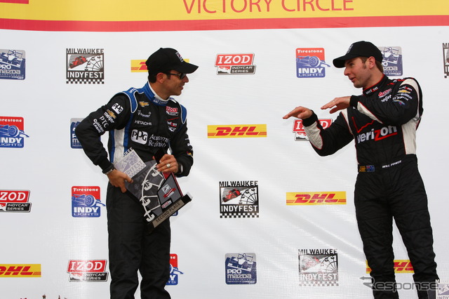 2~3位は名門ペンスキー勢。左が2位のエリオ・カストロネベス、右が3位のウィル・パワー。写真:IndyCar
