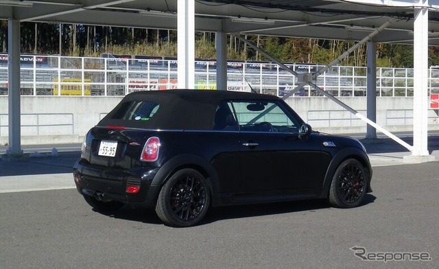 MINI コンバーチブル JCW（ジョン・クーパー・ワークス）