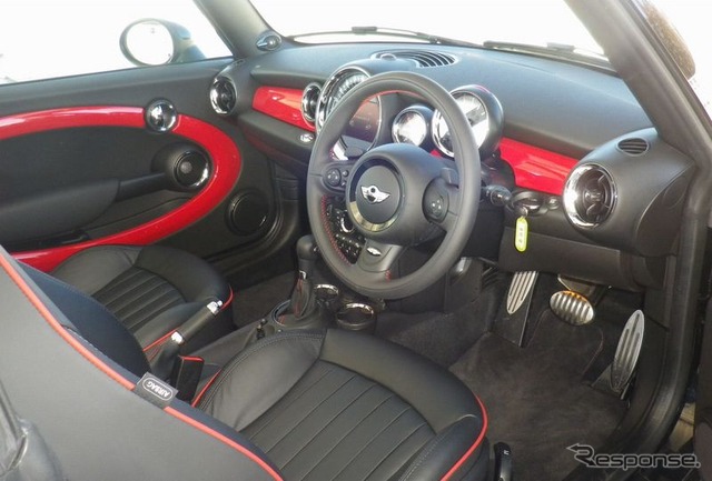 MINI コンバーチブル JCW(ジョン・クーパー・ワークス)