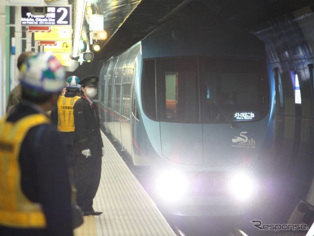 「メトロ湘南マリン号」で使用される60000形（MSE）。