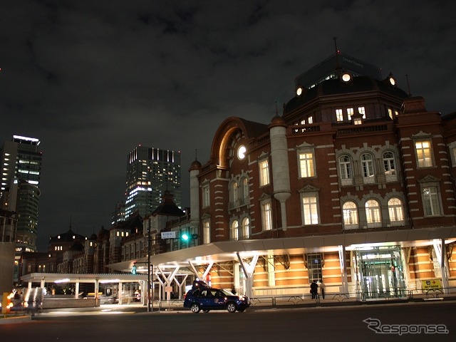 ライトアップ消灯後の東京駅丸の内駅舎。6月21日と7月7日は20時からライトアップを消灯する。