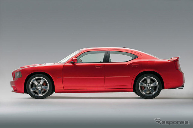 【ニューヨークモーターショー05】ダッジ チャージャー SRT8、どんっ