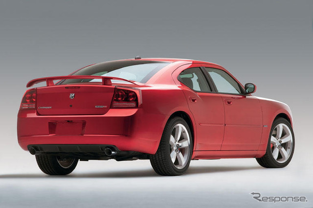 【ニューヨークモーターショー05】ダッジ チャージャー SRT8、どんっ