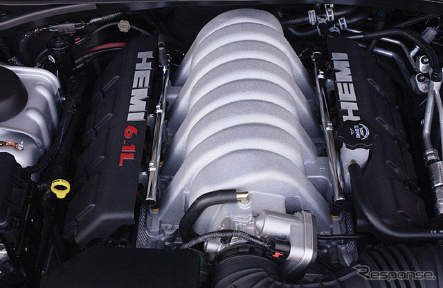 【ニューヨークモーターショー05】ジープの元気印、グランドチェロキー SRT8