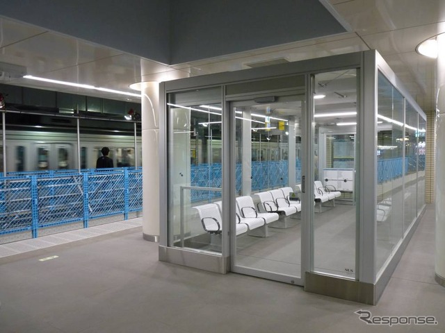 小田急小田原線の東北沢駅。小田急の全70駅で公衆無線LANサービスが利用できる。