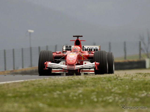 シューマッハ、フェラーリ F2005に「合格」