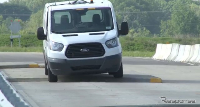 フォードトランジットのロボットカーによる耐久テスト