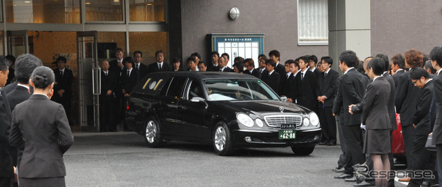 松下ヨシナリ氏の弔問に1000人以上の人々が訪れた
