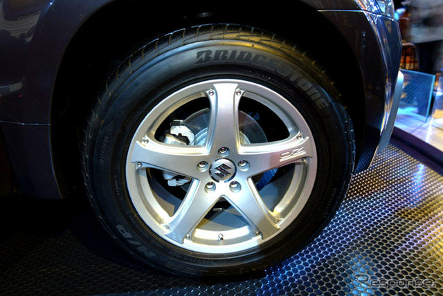 【ニューヨークモーターショー05】スズキ X2、5人乗りコンパクトSUV
