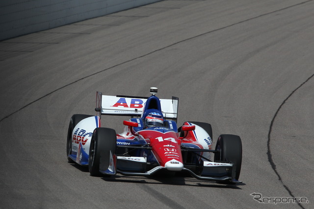 佐藤琢磨はポイント首位と99点差のランク8位に後退。写真：IndyCar