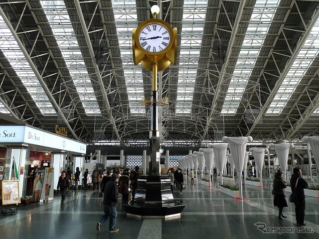 写真の「時空の広場」など11カ所で公衆無線LANサービスが利用できる。