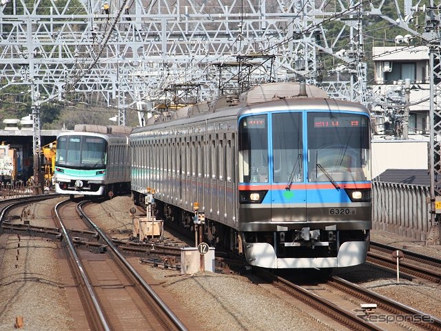 東急目黒線に乗り入れている都営地下鉄三田線6300形（右）と東京メトロ南北線9000系（左）。