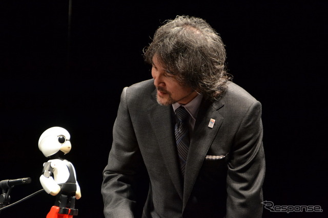 KIROBOとの会話。あいさつ・自己紹介から、ISS輸送機『こうのとり』の説明まで自然な対話を披露した。