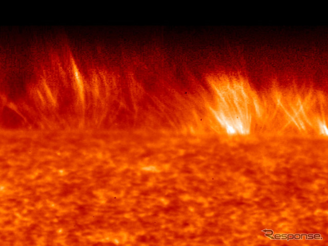 ひのでが観測した太陽表面の活動
