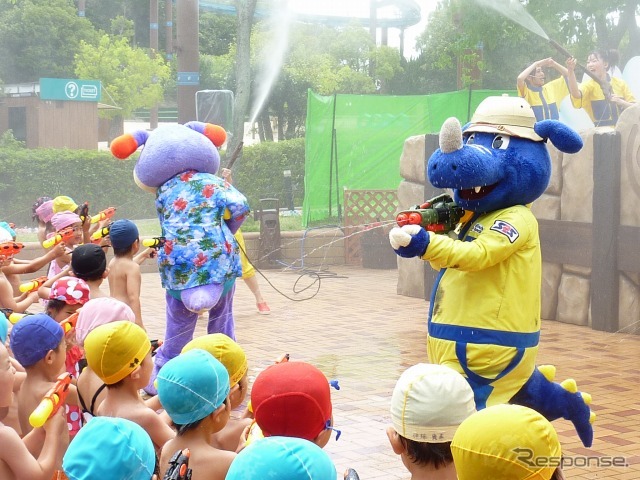 バットのびしょぬれ夏休み!地元園児が体験