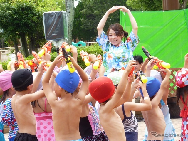 バットのびしょぬれ夏休み!地元園児が体験