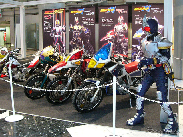 【東京モーターサイクルショー05】仮面ライダーブレイド マシン3台