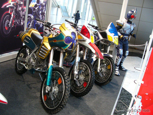 【東京モーターサイクルショー05】仮面ライダーブレイド マシン3台