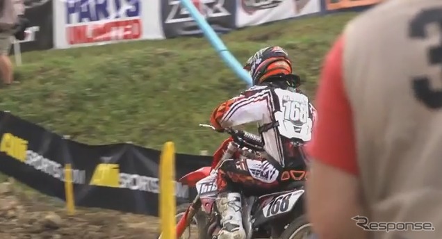 タッカー・ヒバートがモトクロスに参戦(動画キャプチャ)