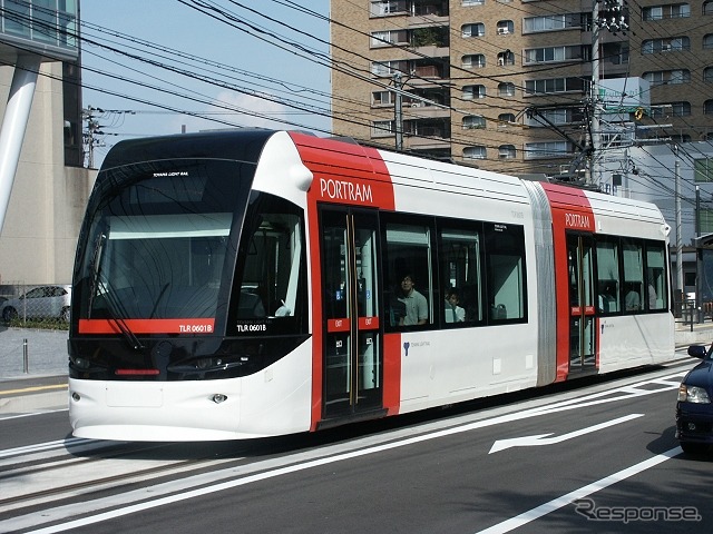 富山ライトレール富山港線で運行されているTLR0600形の0601編成。