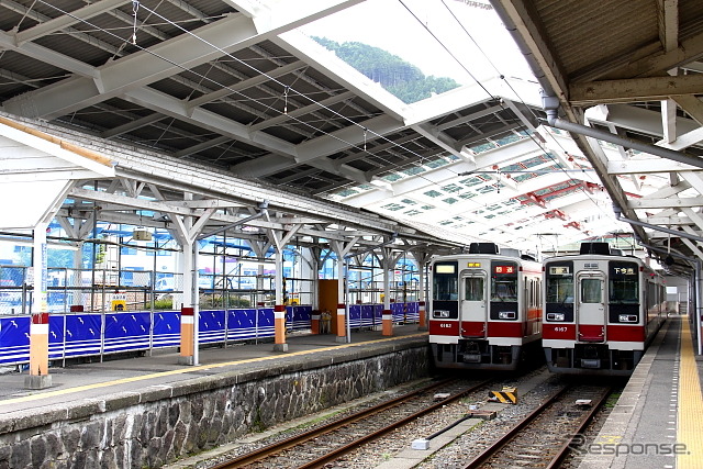 上屋改修工事中の東武日光駅