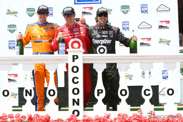 左から2位のキンボール、優勝ディクソン、3位フランキッティ。写真:IndyCar