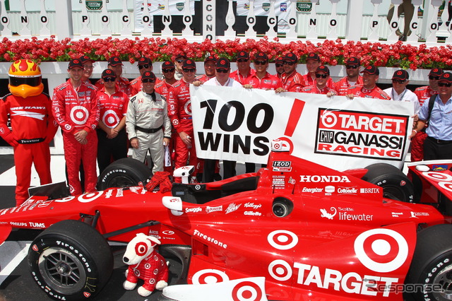 チップ・ガナッシ・レーシングとスポンサーであるTARGETにとっても、メモリアルな勝利に。写真:IndyCar