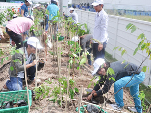 豊田合成、タイでの植樹会