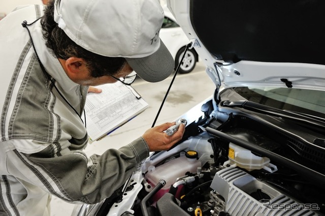 商品化工程を終えた車両の品質をチェックする