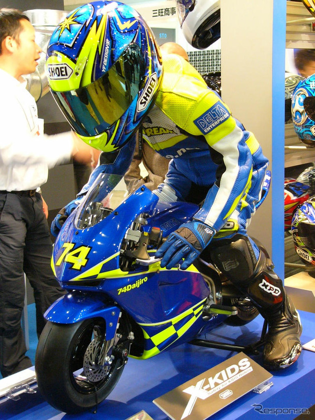 【東京モーターサイクルショー05】写真蔵…高速二人乗り、バイクナビ、ガンダムメット
