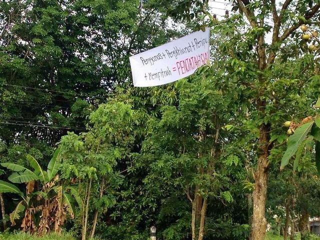 「テロリストの植民地主義者」 タイ深南部に政府批判の横断幕