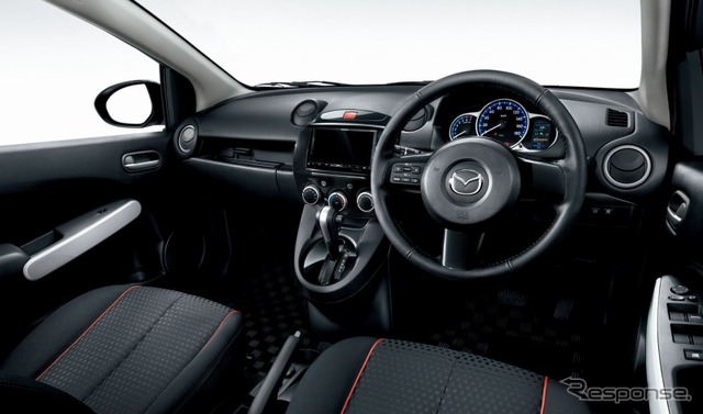 マツダ・デミオ 13-SKYACTIV シューティングスター スポルト