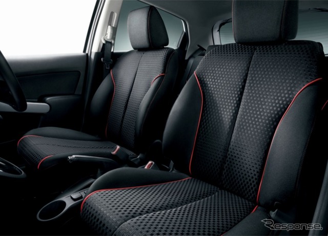 マツダ・デミオ 13-SKYACTIV シューティングスター スポルト